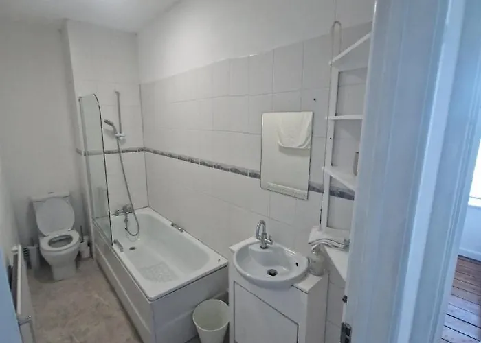 13 Grosvenor House, * Μπρίστολ