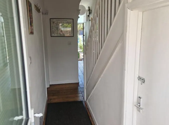 13 Grosvenor House, *