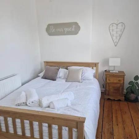 13 Grosvenor House, Bristol